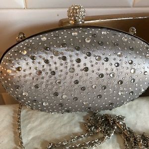 STUNNING SILVER EVENING CLUTCH